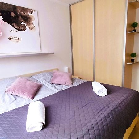 Apartament Orange Piastowska โอสโตรดา ภายนอก รูปภาพ